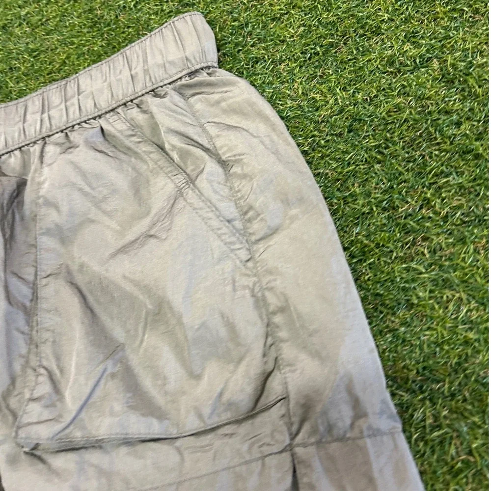 No Boundaries Womens Sage Green Iridescent Utility Cargo Shorts Size M 8-10